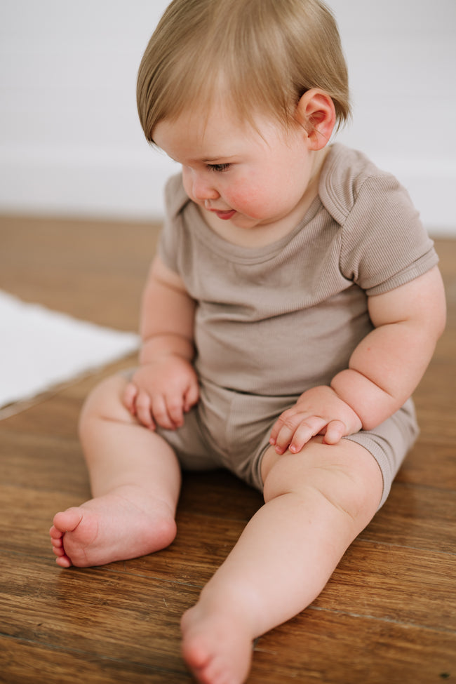 Ribbed Short Sleeve Bodysuit - Cocoa